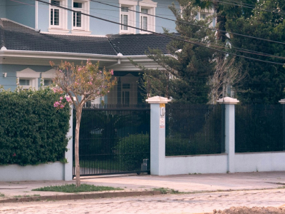 Apakah Sliding Gate Aman untuk Rumah dengan Anak Kecil?