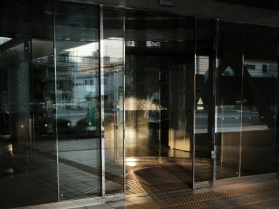 Perbedaan Sliding Door Opener Standar dan Hermetic yang Wajib Diketahui Sebelum Membeli